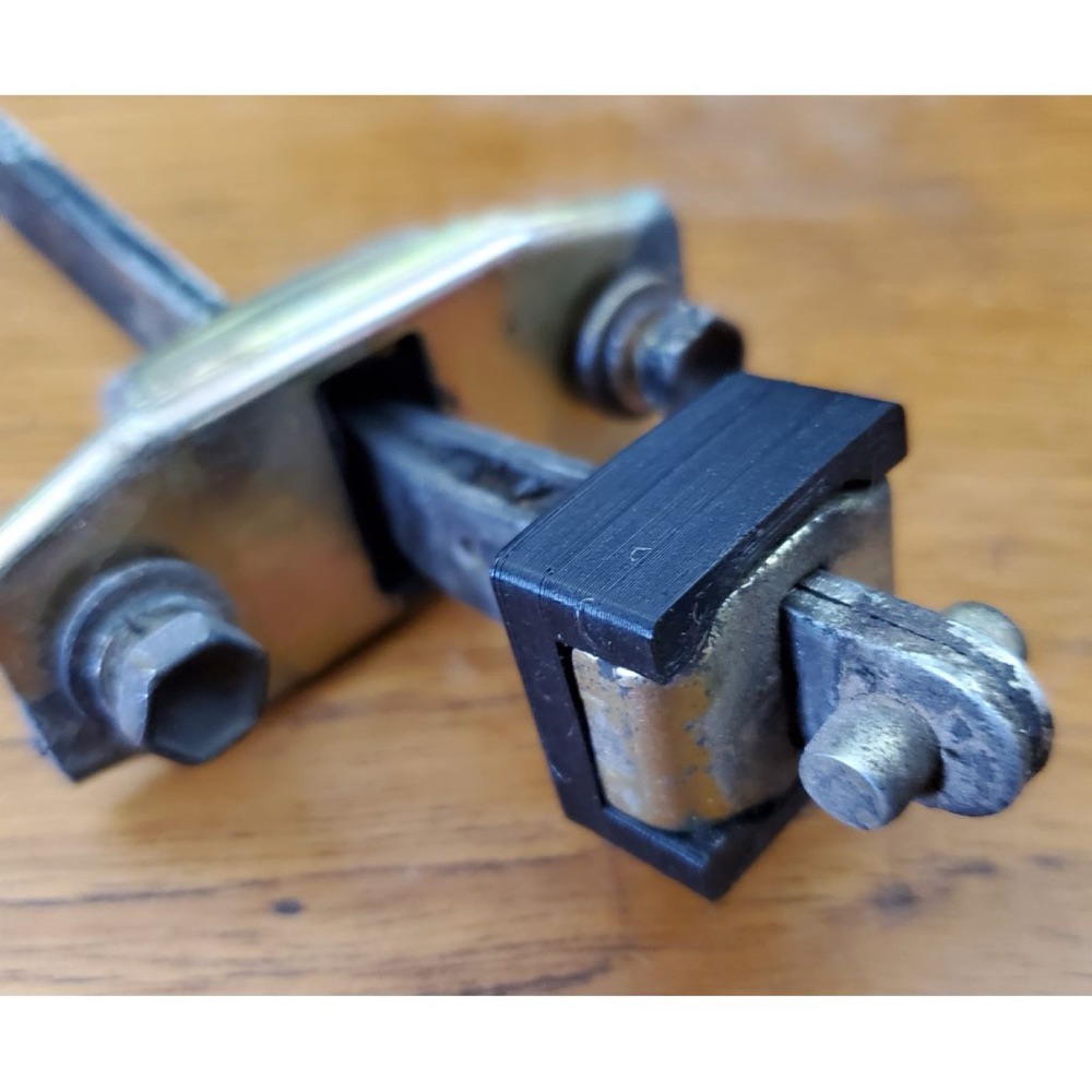 Toyota Land Cruiser FJ60 TPU parts - hood Tampon, sway bar bushing, etc görsel 3