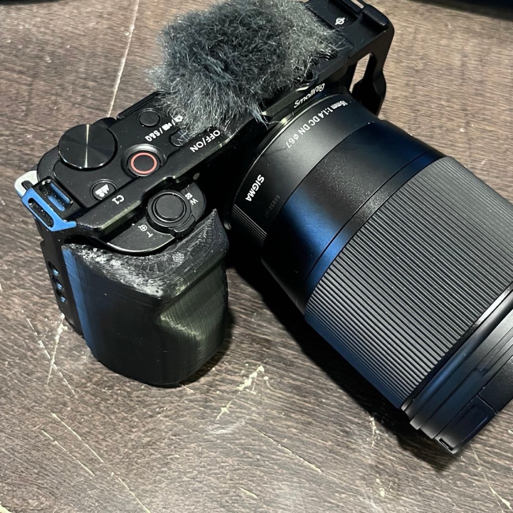 Sony ZV-E10 için SmallRig Kafesine Takılan Kavrama Tutamağı (Tutamaksız Kafes Modeli)