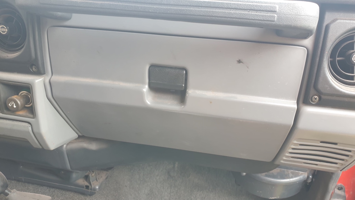 Eldiven Kutusu Kilit Barı (Toyota Land Cruiser 70) görsel 2
