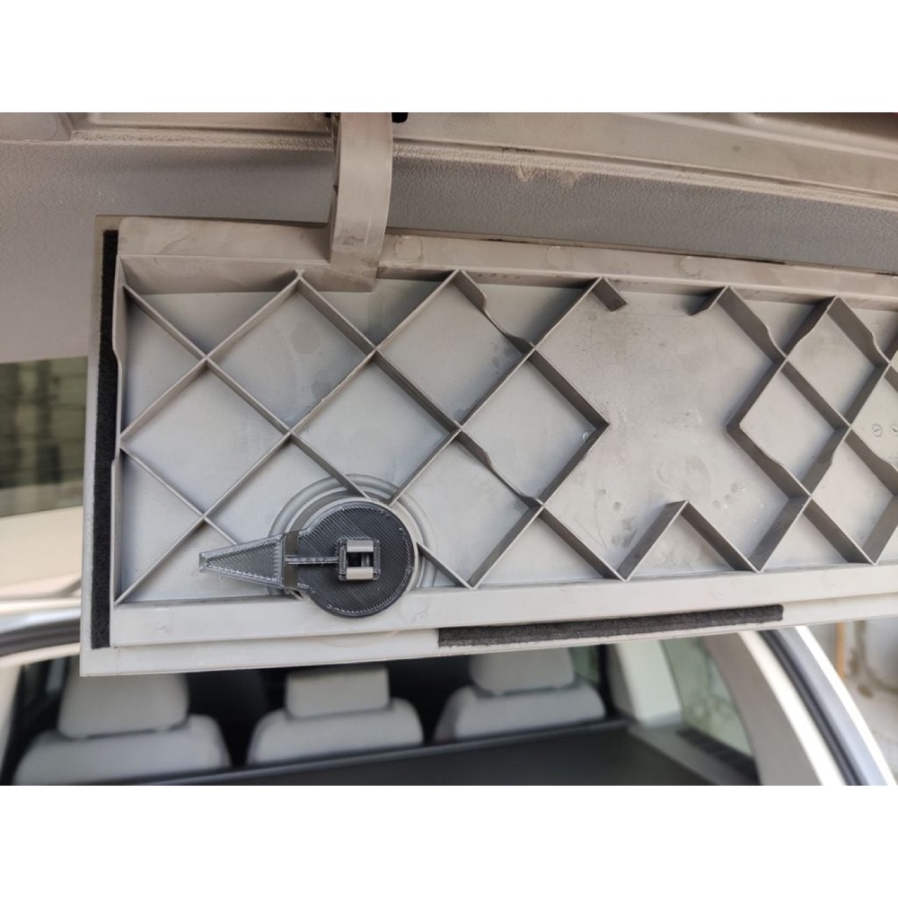 VW Touran 1T1/1T2 Üçgen Depolama Kapatma Klipsi görsel 2
