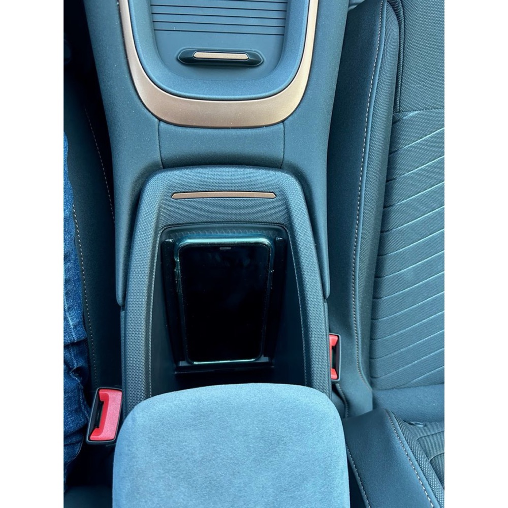 Cupra Born iPhone Kablosuz Şarj Kızağı görsel 2