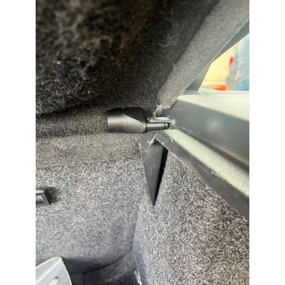 VW Mk4 Golf/GTI Bagaj Kapağı Menteşesi görsel 3