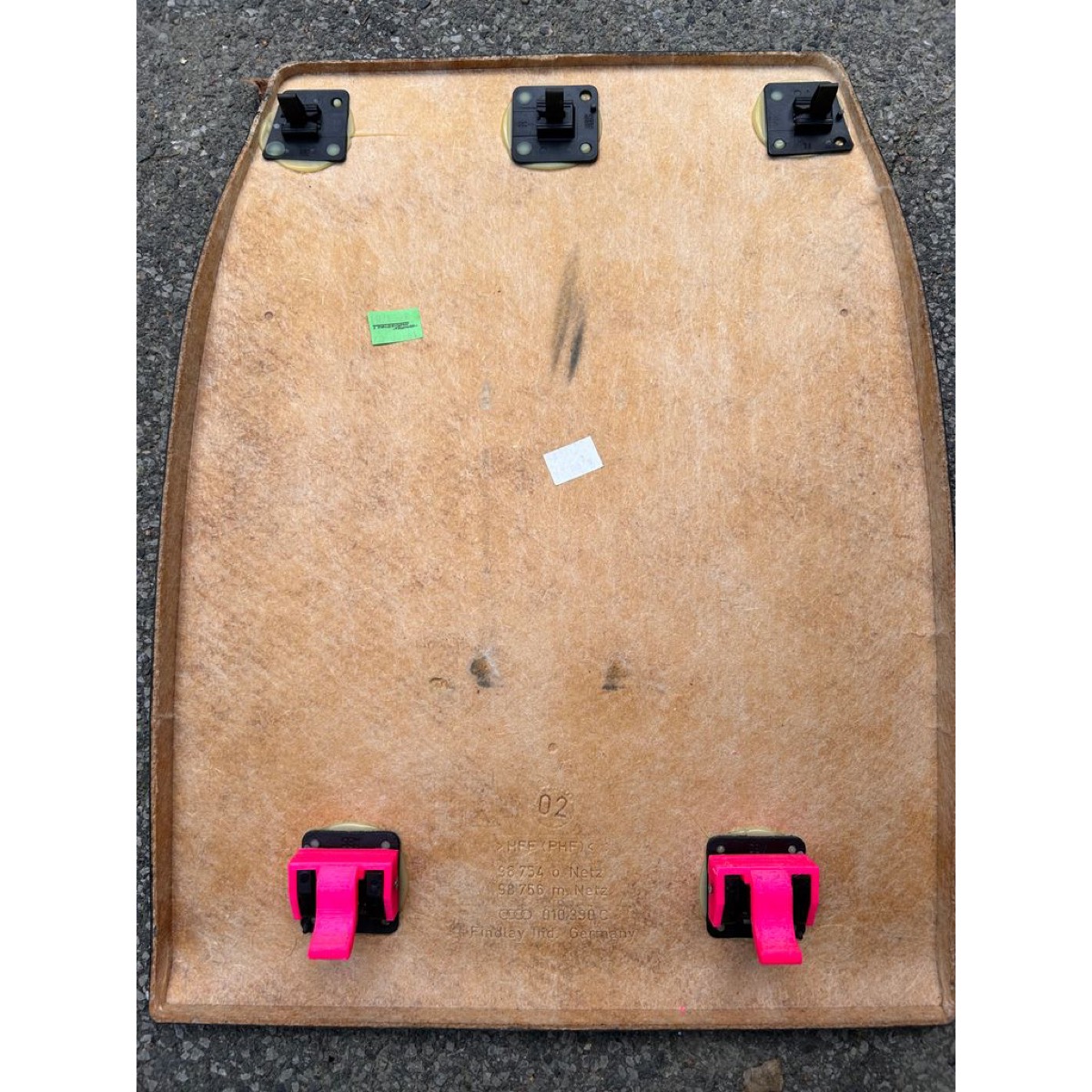 Audi A4 B6 Ön Koltuk Arka Panel Klipsi (Alternatif Tasarım) görsel 3