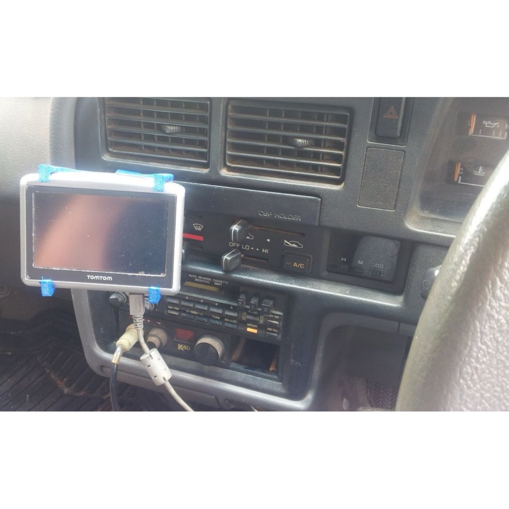 TomTom XL için Toyota Hilux Bardaklık Yuvası