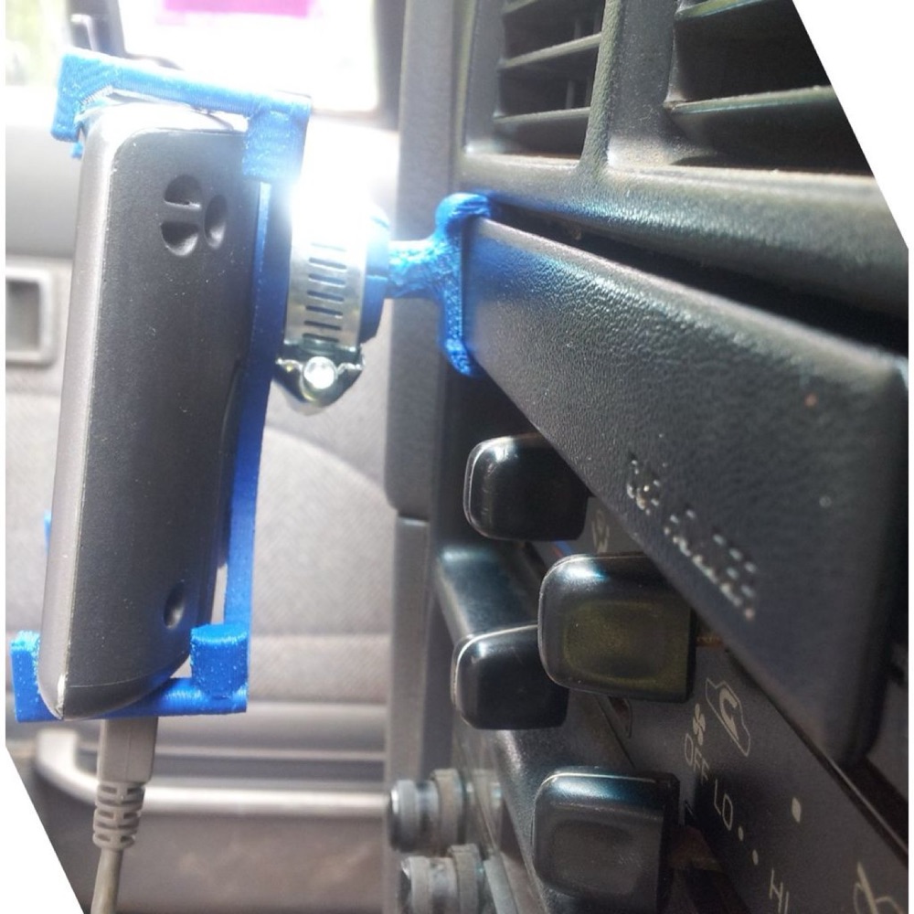 TomTom XL için Toyota Hilux Bardaklık Yuvası görsel 3