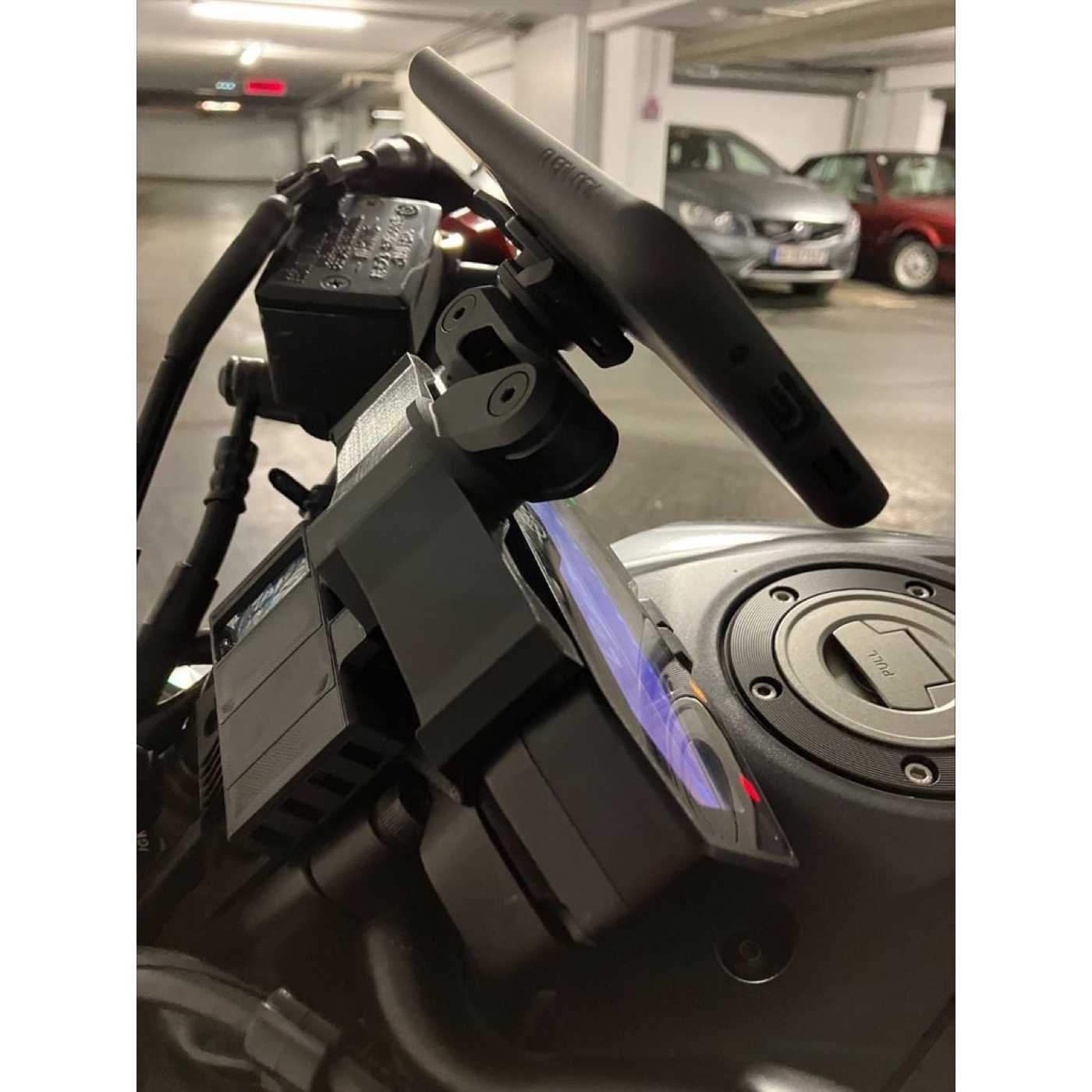 Yamaha MT-07/FZ-07 Quad Lock Telefon Tutucu Bağlantı Adaptörü görsel 2