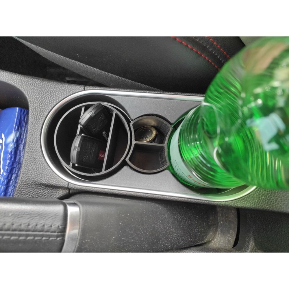 Ford Fiesta ST Bardaklık İç Yerleştirmesi