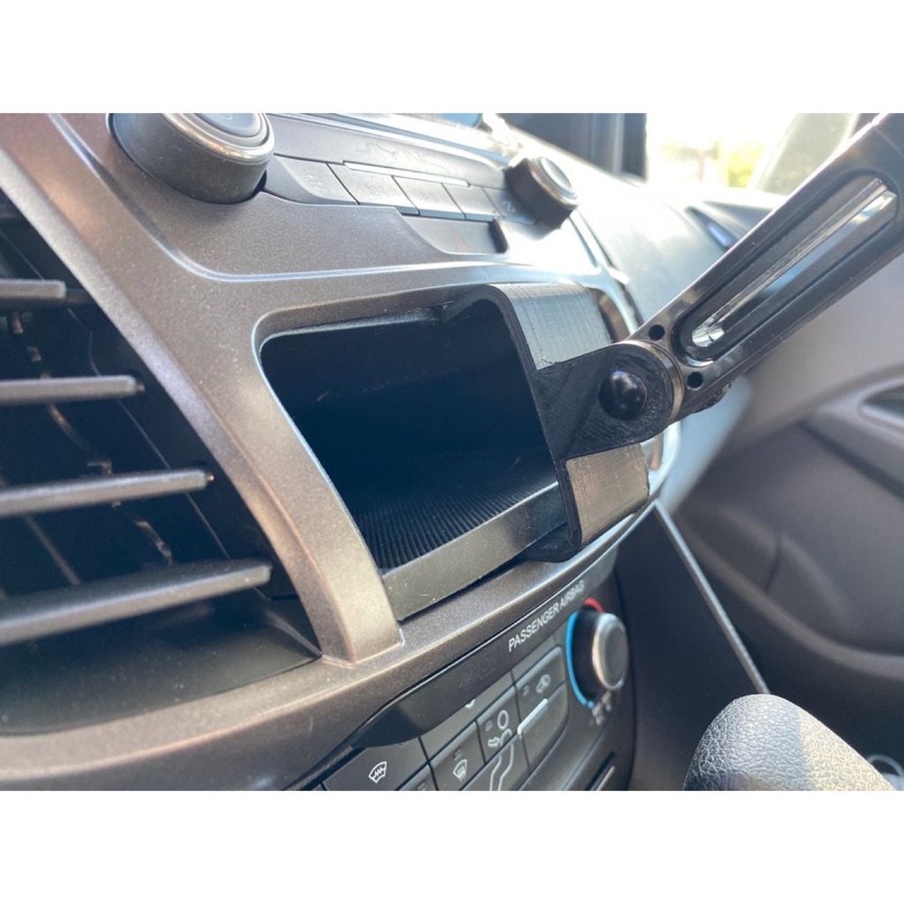 Ford Transit Connect (2023) Orta Konsol Telefon Tutucu Montu görsel 2
