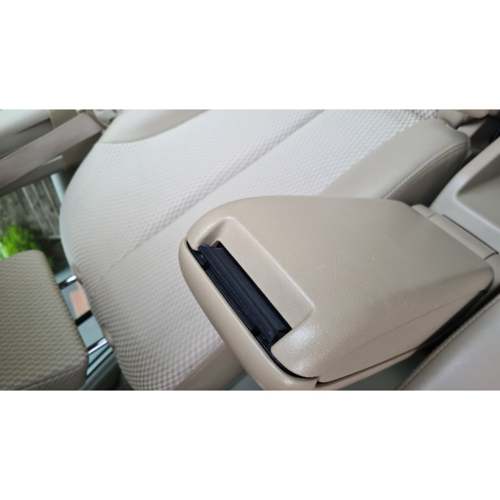 Nissan Tiida (2009) kolçak kapağı açma düğmesi görsel 4