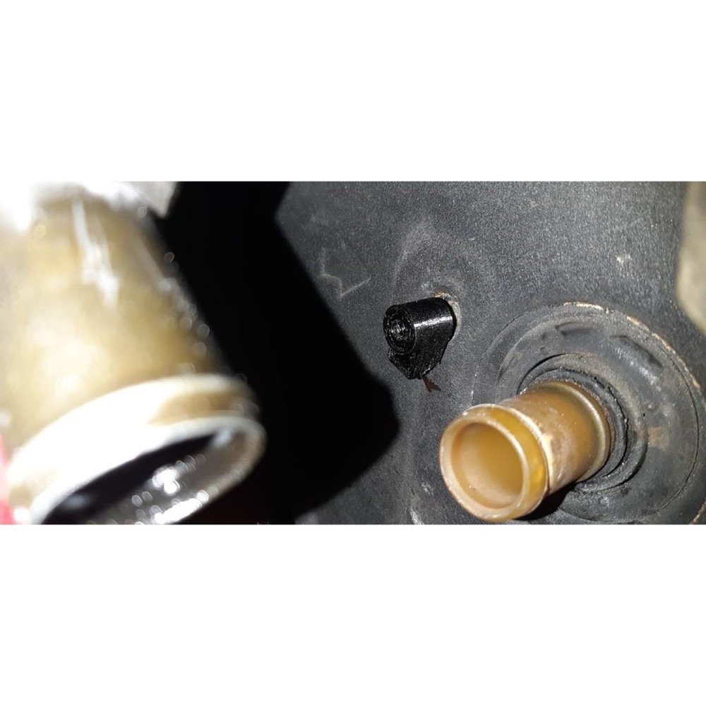 Nissan Skyline R33 firewall kablo demeti bağlantı klipsi görsel 2