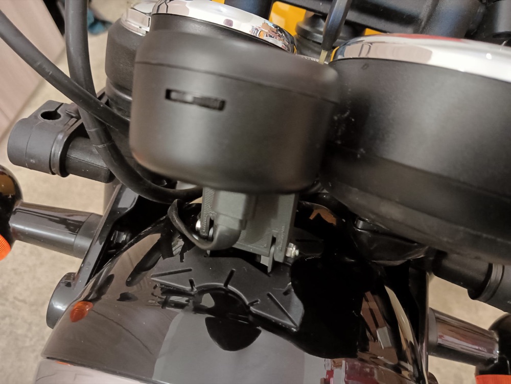 Royal Enfield Meteor 350 HUD Montajı görsel 4