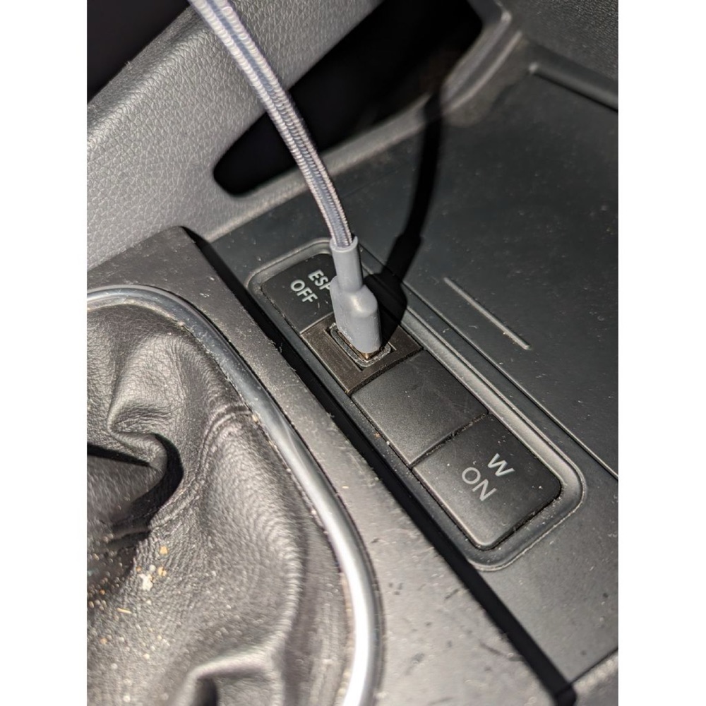 VW Golf V Orta Konsol Kapak USB görsel 2