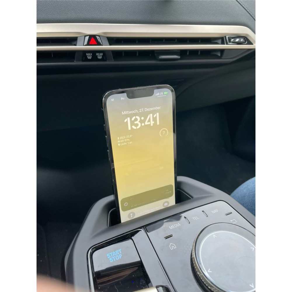 iPhone Lightning Şarj Kablosu Tutucusu (BMW iX Uyumlu)