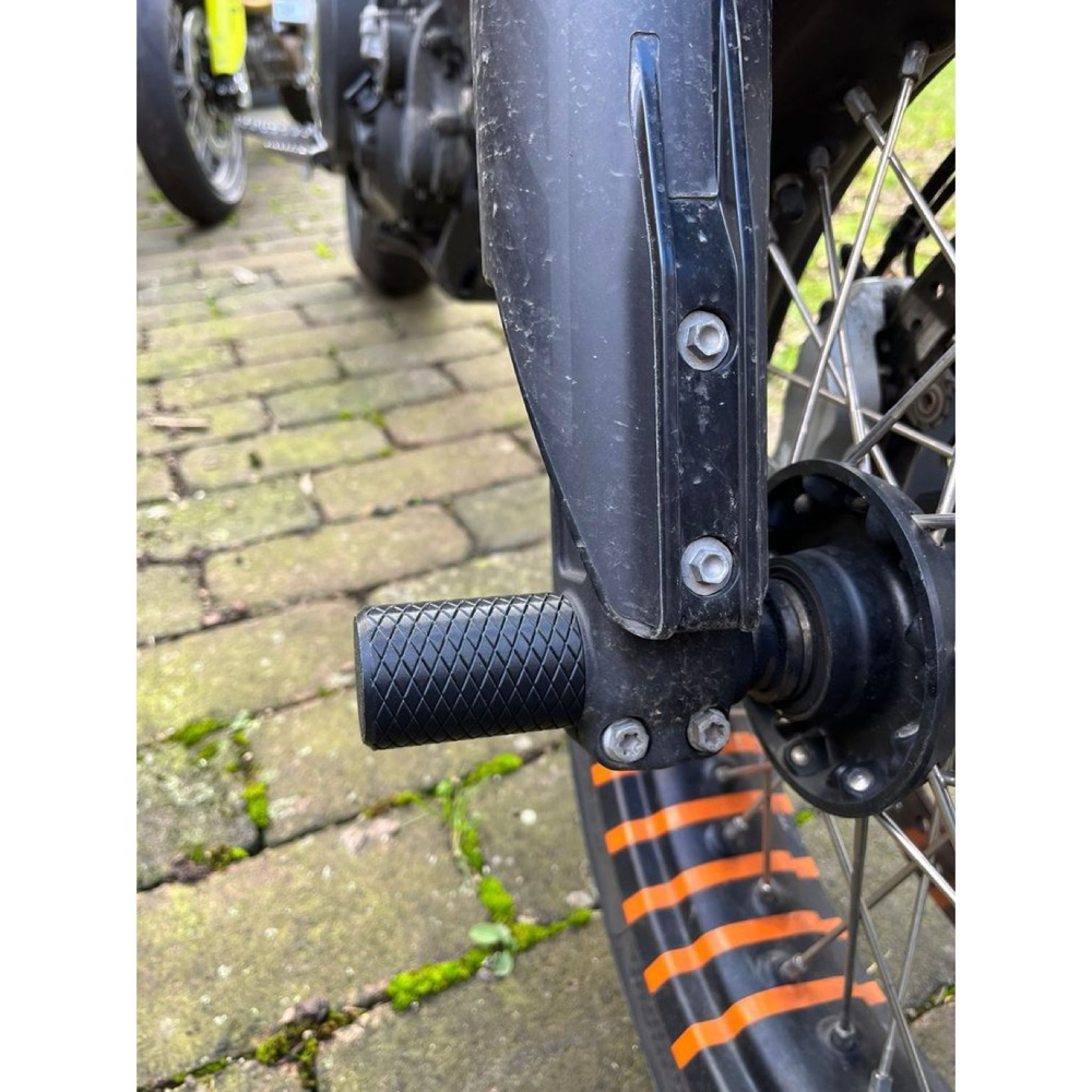 KTM 690 SMC R Ön Dingil Koruması görsel 3