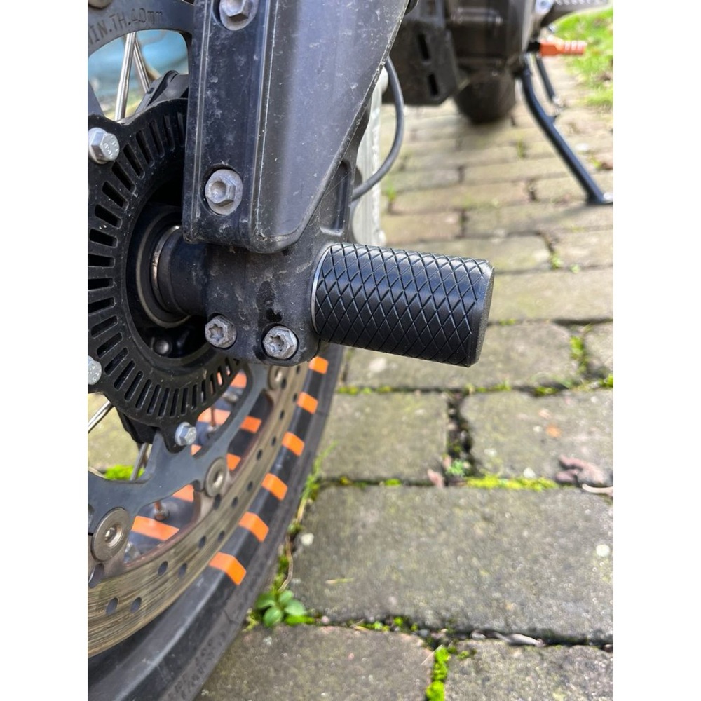 KTM 690 SMC R Ön Dingil Koruması görsel 5