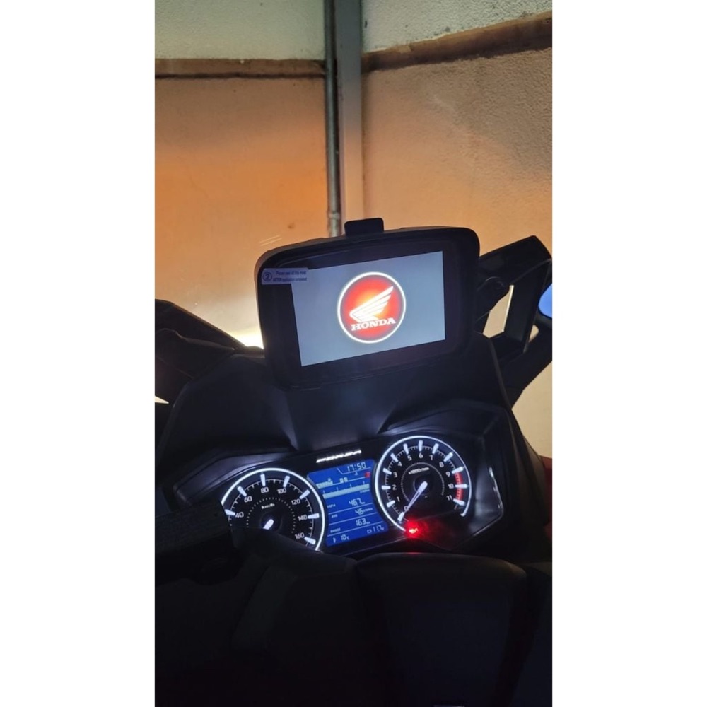 Honda Forza CarPlay Navigasyon Tutucusu görsel 4
