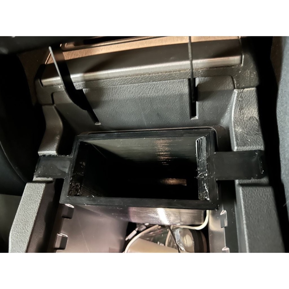 Nissan Murano (2021) orta konsol çöp kutusu görsel 2