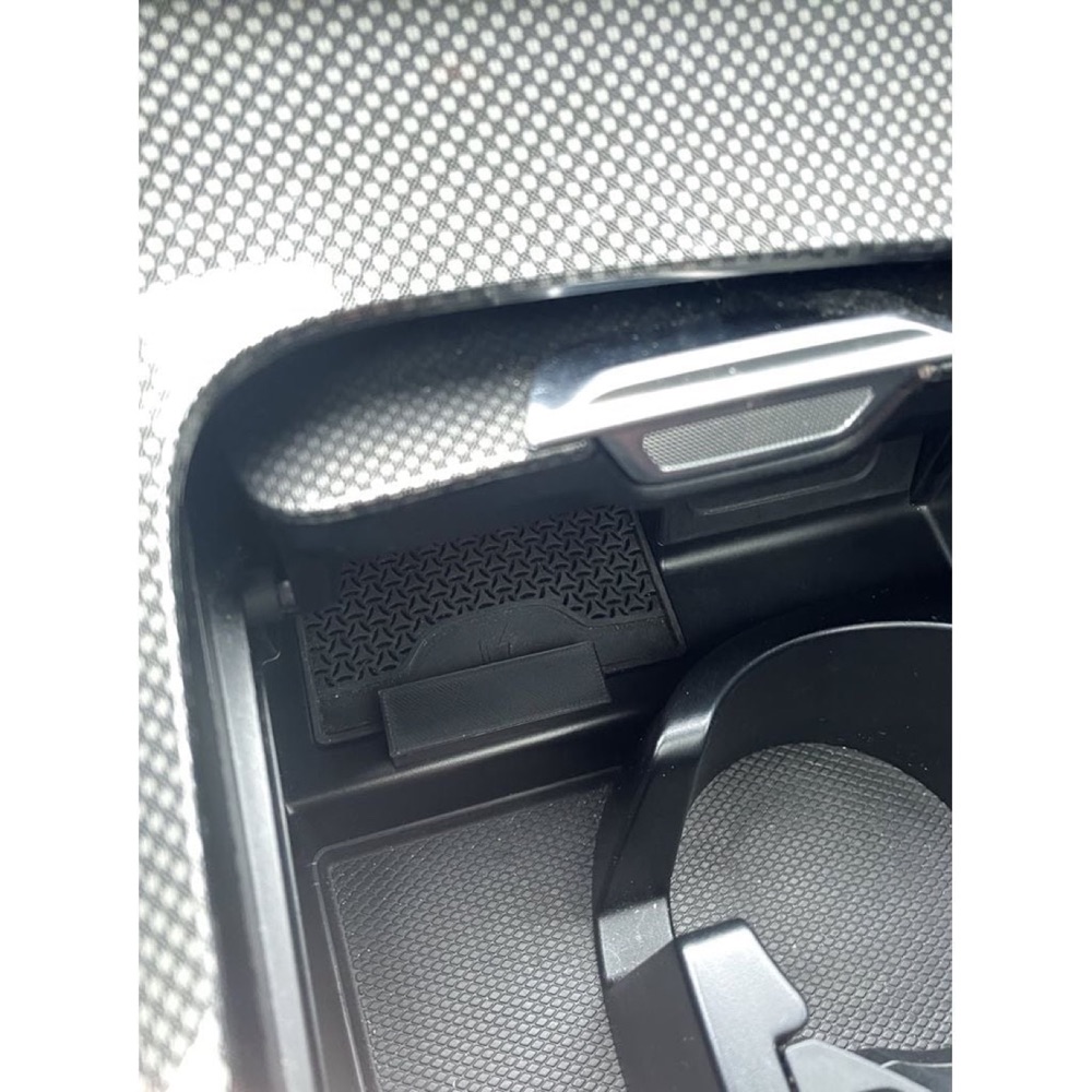 Mercedes W206 Kablosuz Şarj Stop Blokajı görsel 2