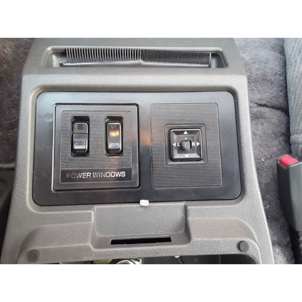 Mitsubishi Delica L300 Orta Konsol Kapağı görsel 3