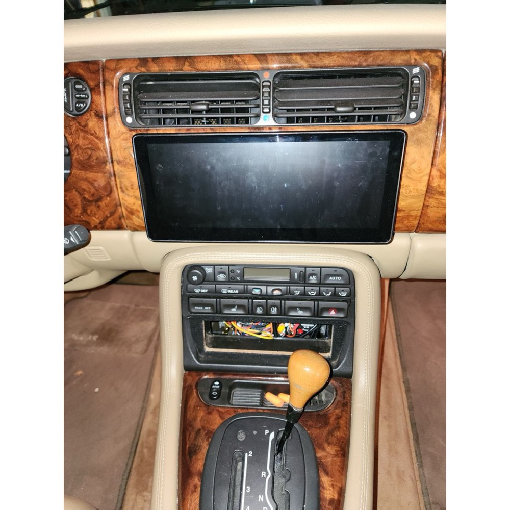 Jaguar X100 (3 Göstergeli) Multimedya Ünitesi Montaj Plakası