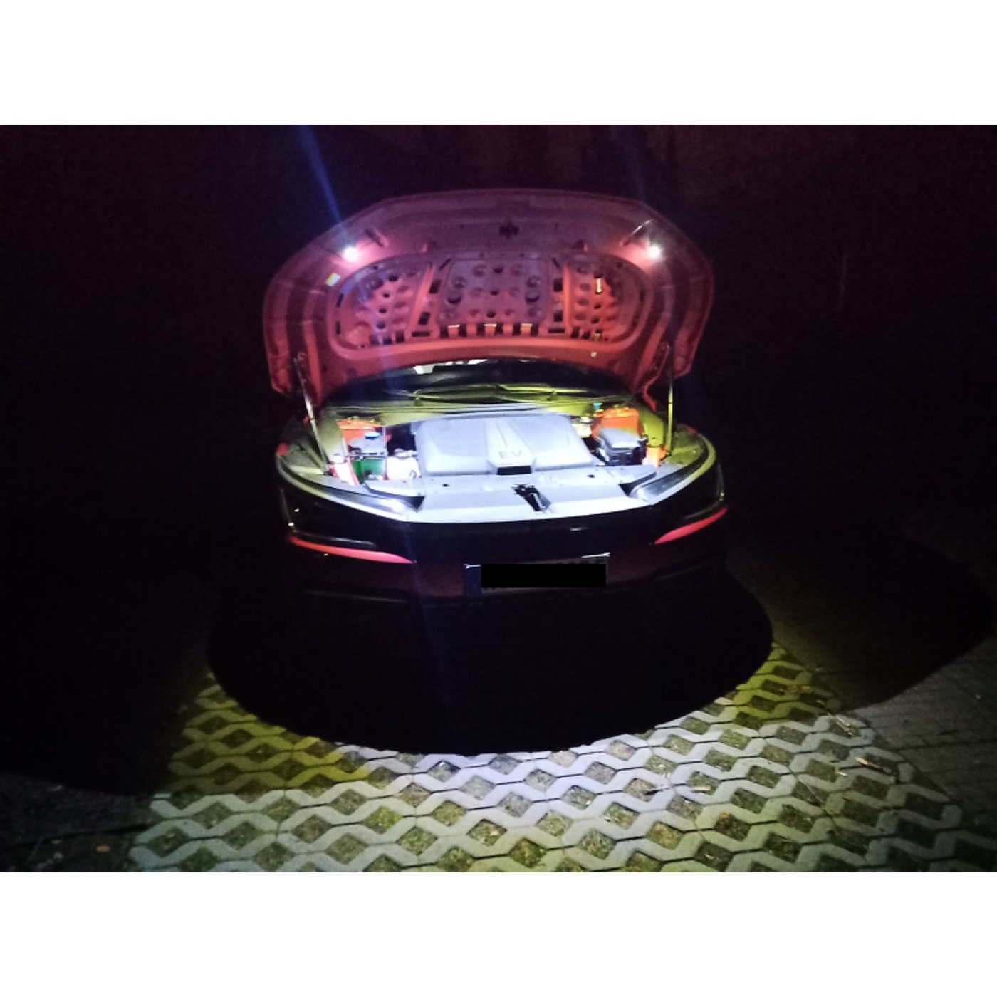 Kia EV6 Ön Bagaj (Frunk) LED Spot Montajı