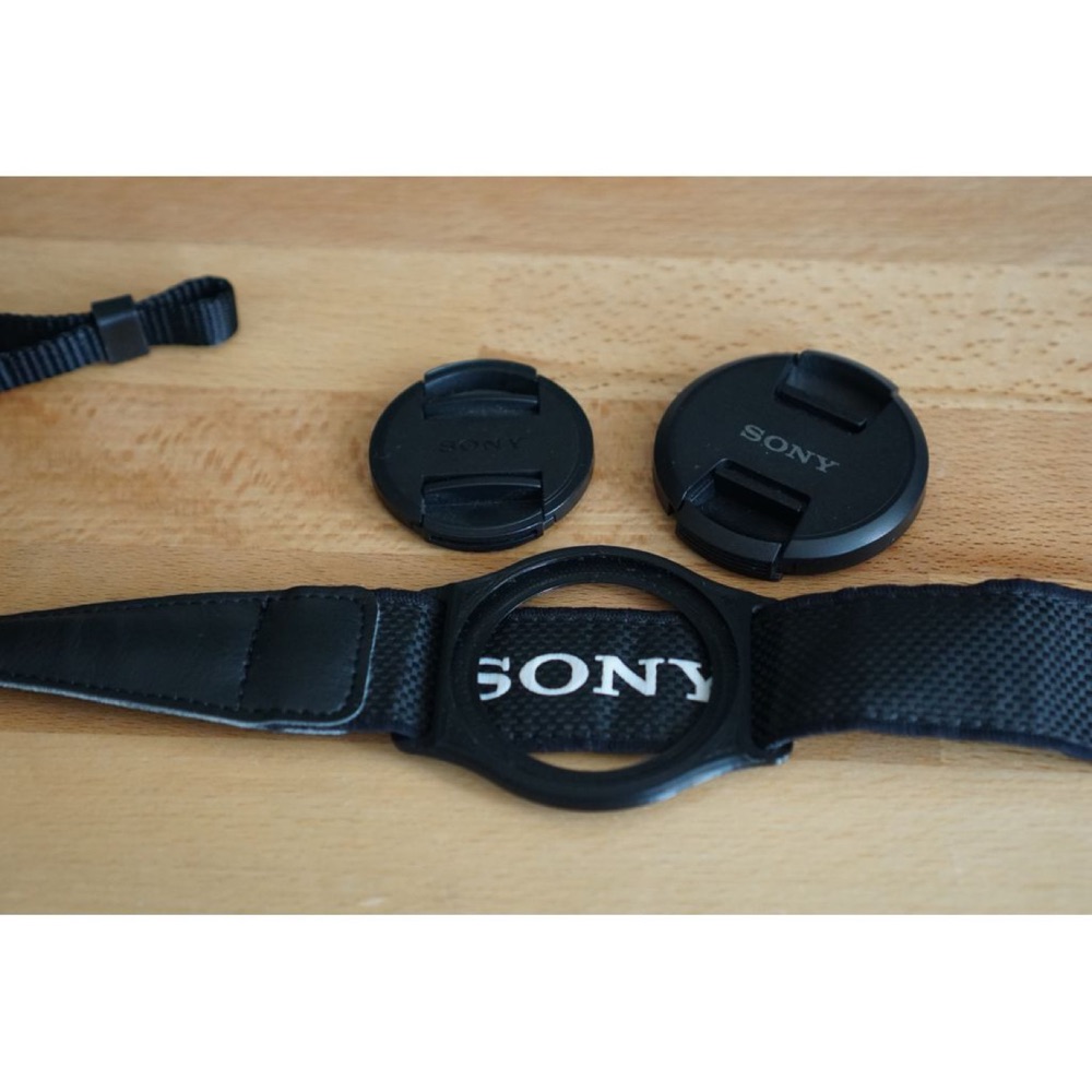 Sony a6000 Orijinal Askısına Takılan 40,5 mm ve 49 mm Objektif Kapağı Tutucusu