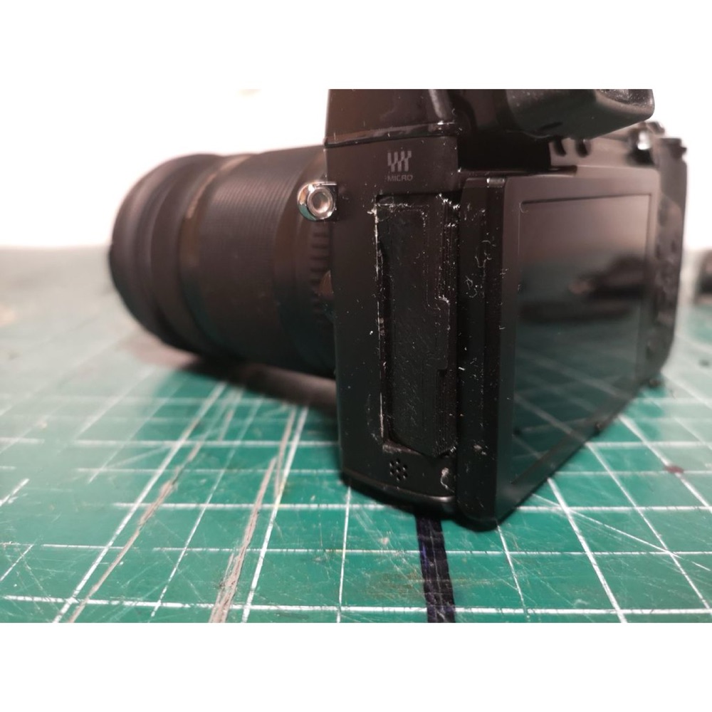 Panasonic Lumix GX7 Yedek Kauçuk Kapak Seti (SD Kart Kapağı ve Pil Tapası) görsel 2