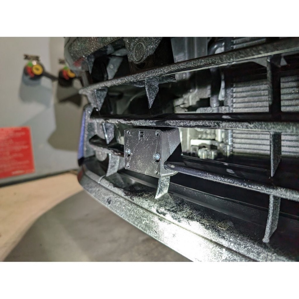 VW Golf R/MK8 GTI Ön Plaka Braketi görsel 4