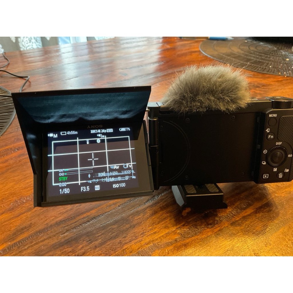 Sony ZV-E10 Açılır Ekran Güneşliği görsel 2