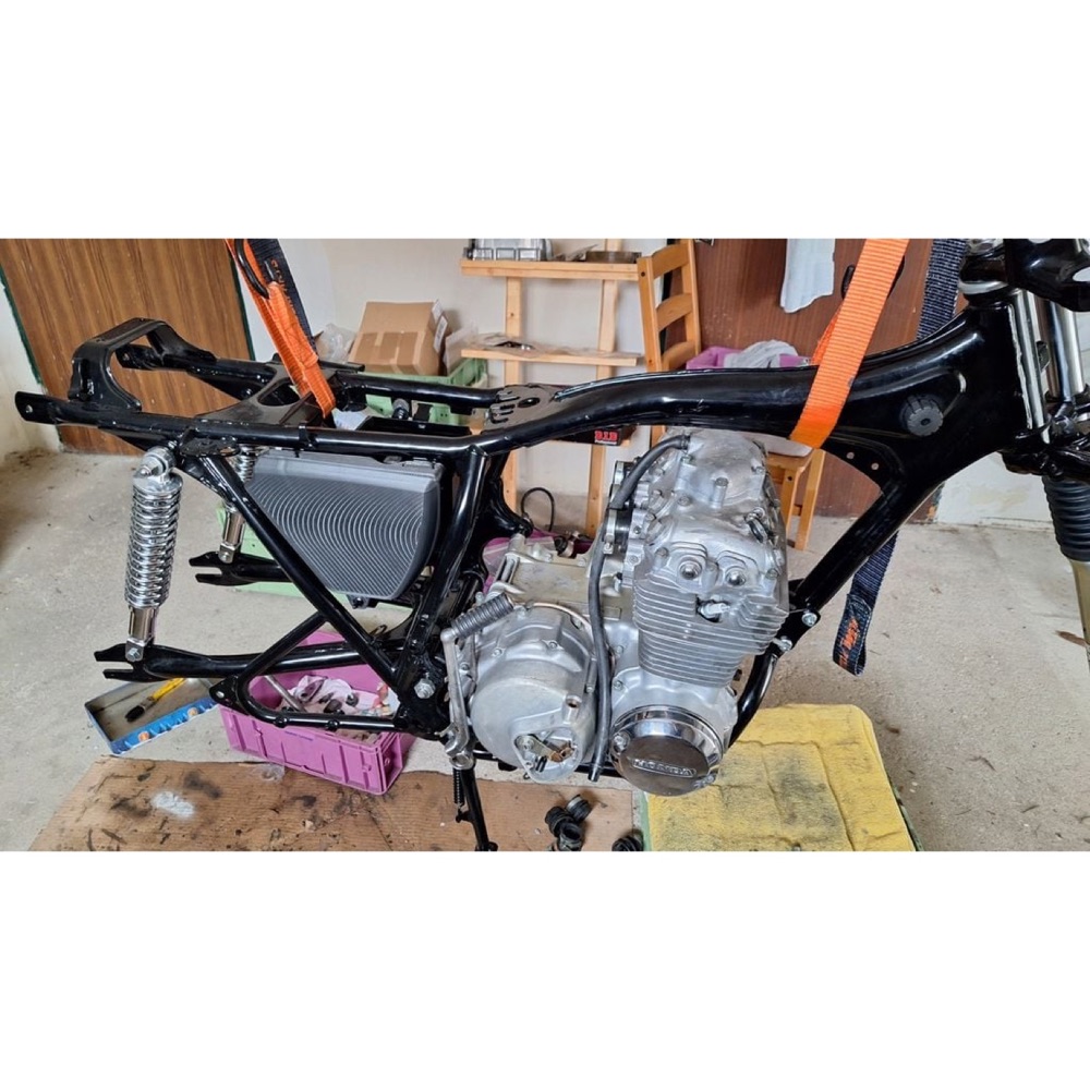 Honda CB400 Four yan kapak (gövde eşiği)