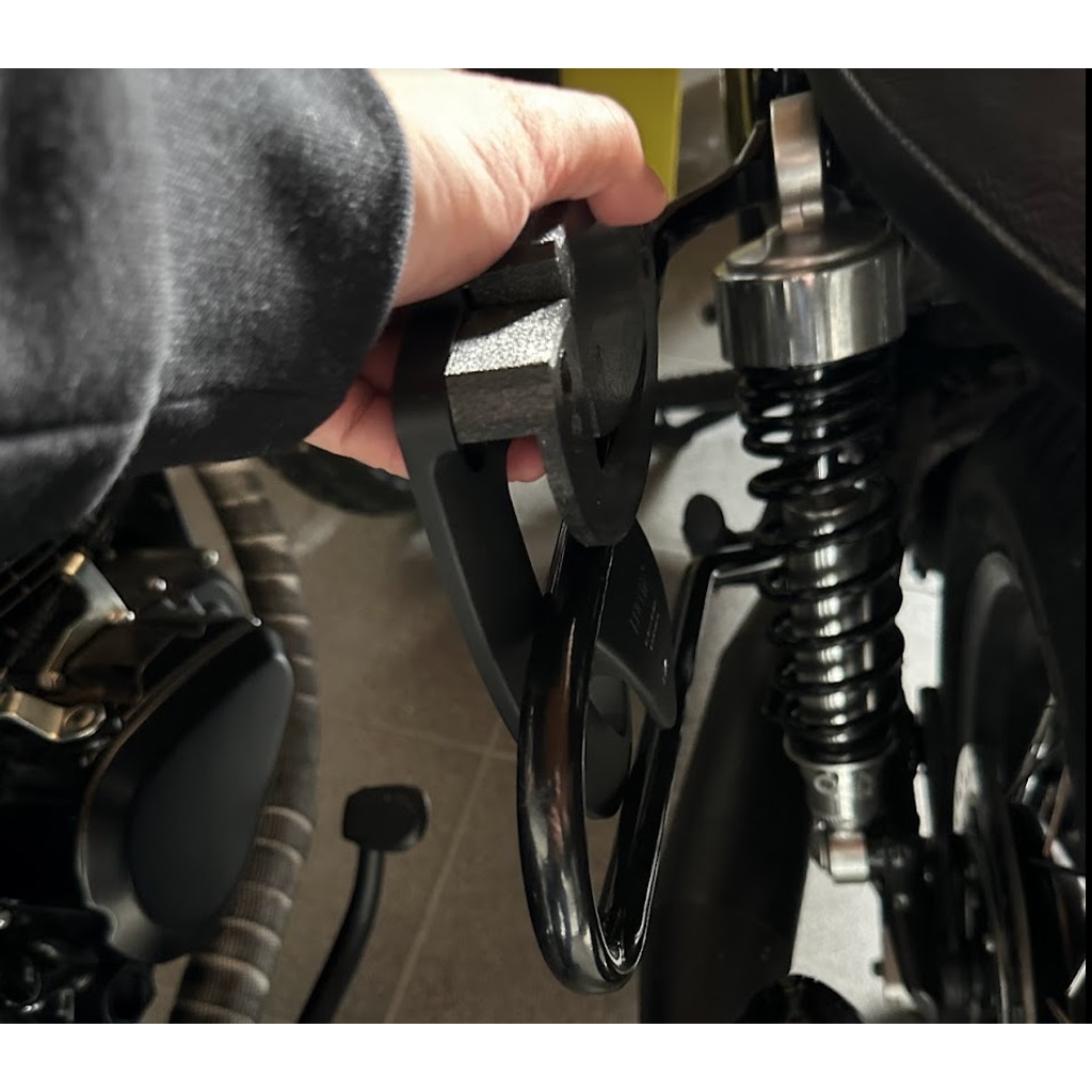 Triumph Motosiklet Heybe Desteği Adaptörü görsel 4