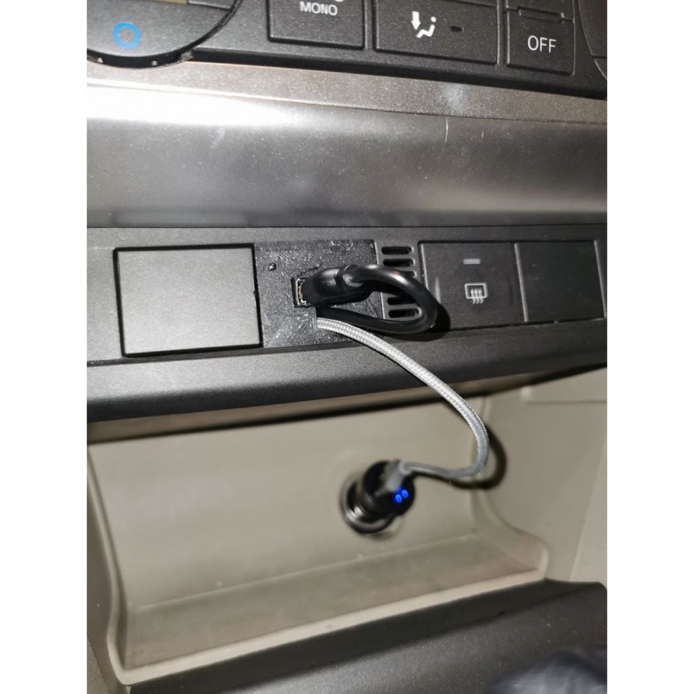 Ford Focus 2 (MK2) Orta Konsol USB Donanım Kilidi Yuvası görsel 2