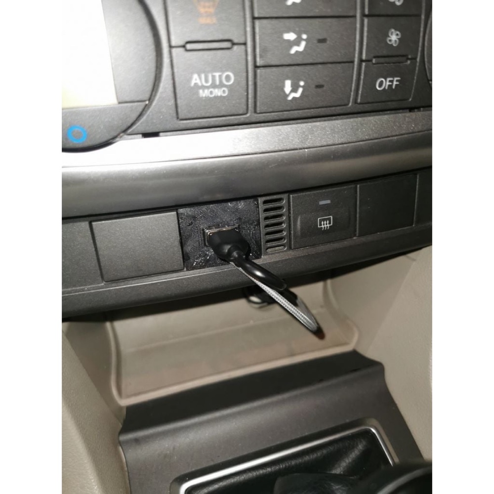 Ford Focus 2 (MK2) Orta Konsol USB Donanım Kilidi Yuvası görsel 3