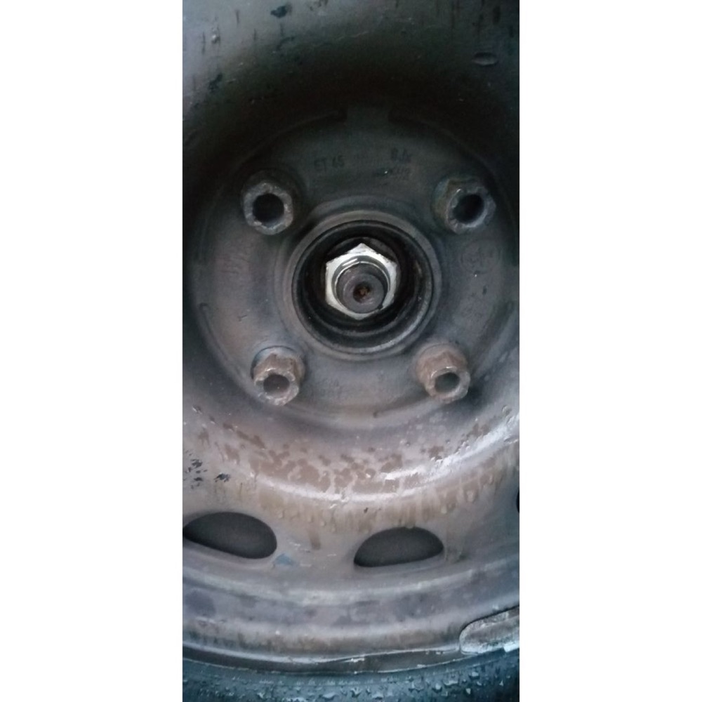 VW Golf III Ön Tekerlek Somun Kapağı görsel 3