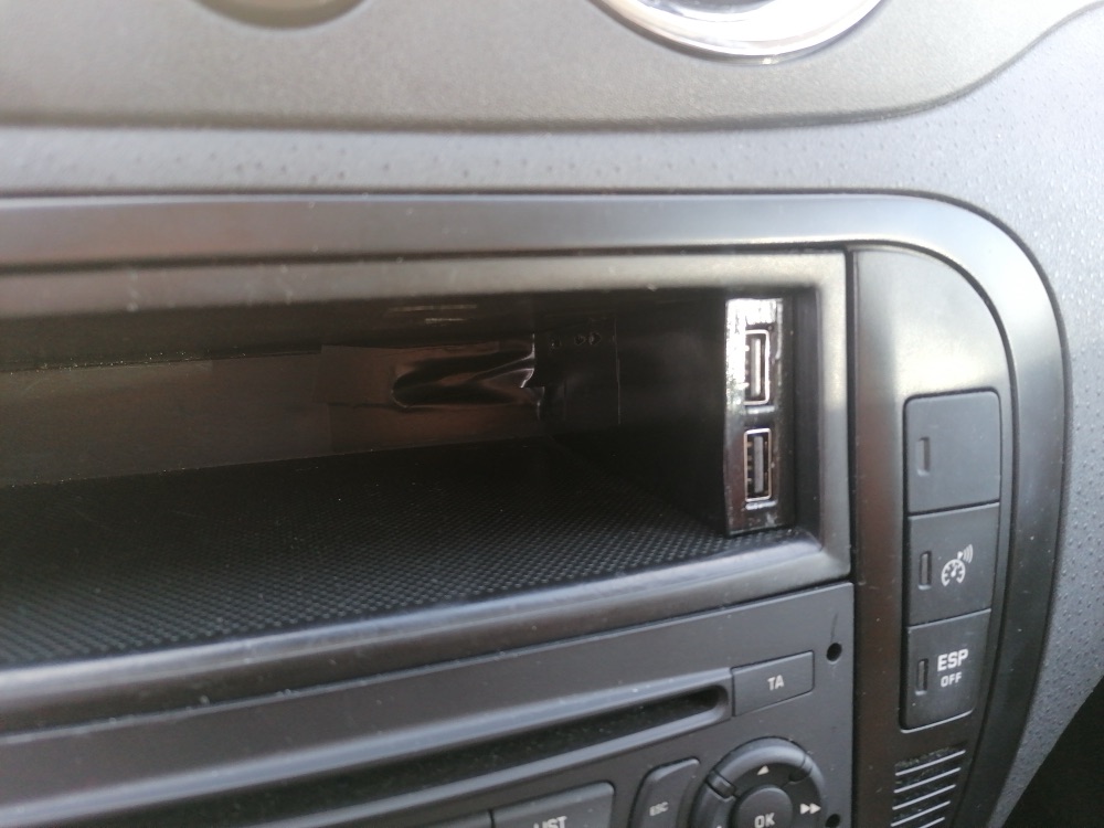 Citroën C2 1DIN Yuva USB Şarj Modülü Kasası görsel 2