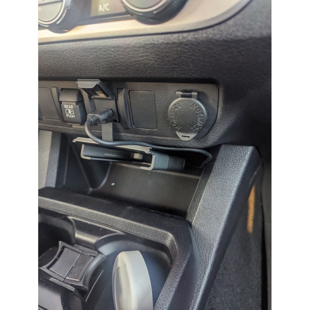 Toyota Tacoma 4. Nesil Telefon Tutucusu görsel 3