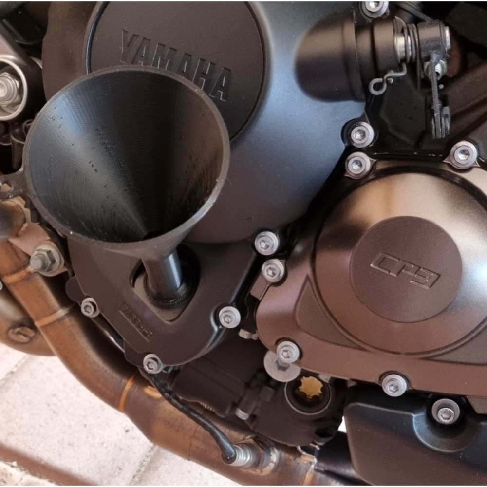 Yamaha MT-09 / FZ-09 Yağ Doldurma Hunisi görsel 3