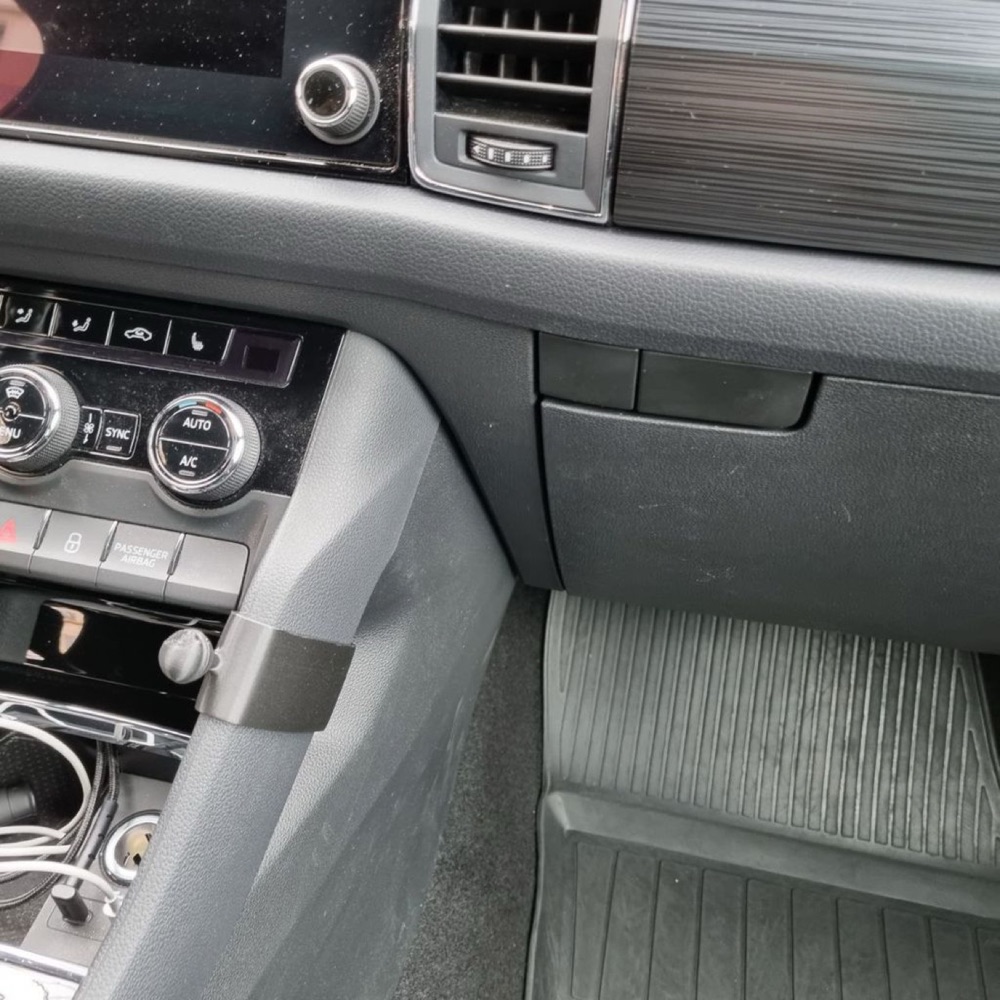 Škoda Kodiaq Fastening under the holder kodiaq görsel 3