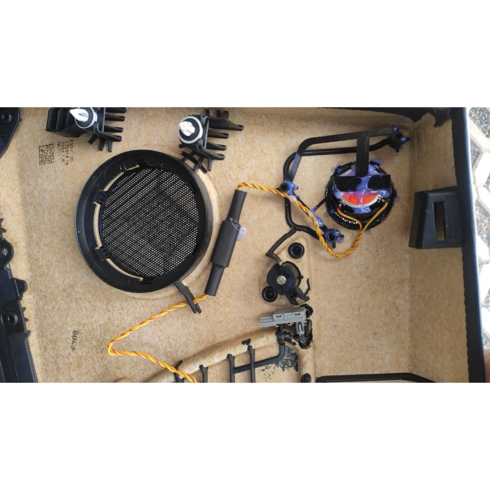 Arka Kapı Tiviter Braketi (BMW F30 Uyumlu) görsel 3