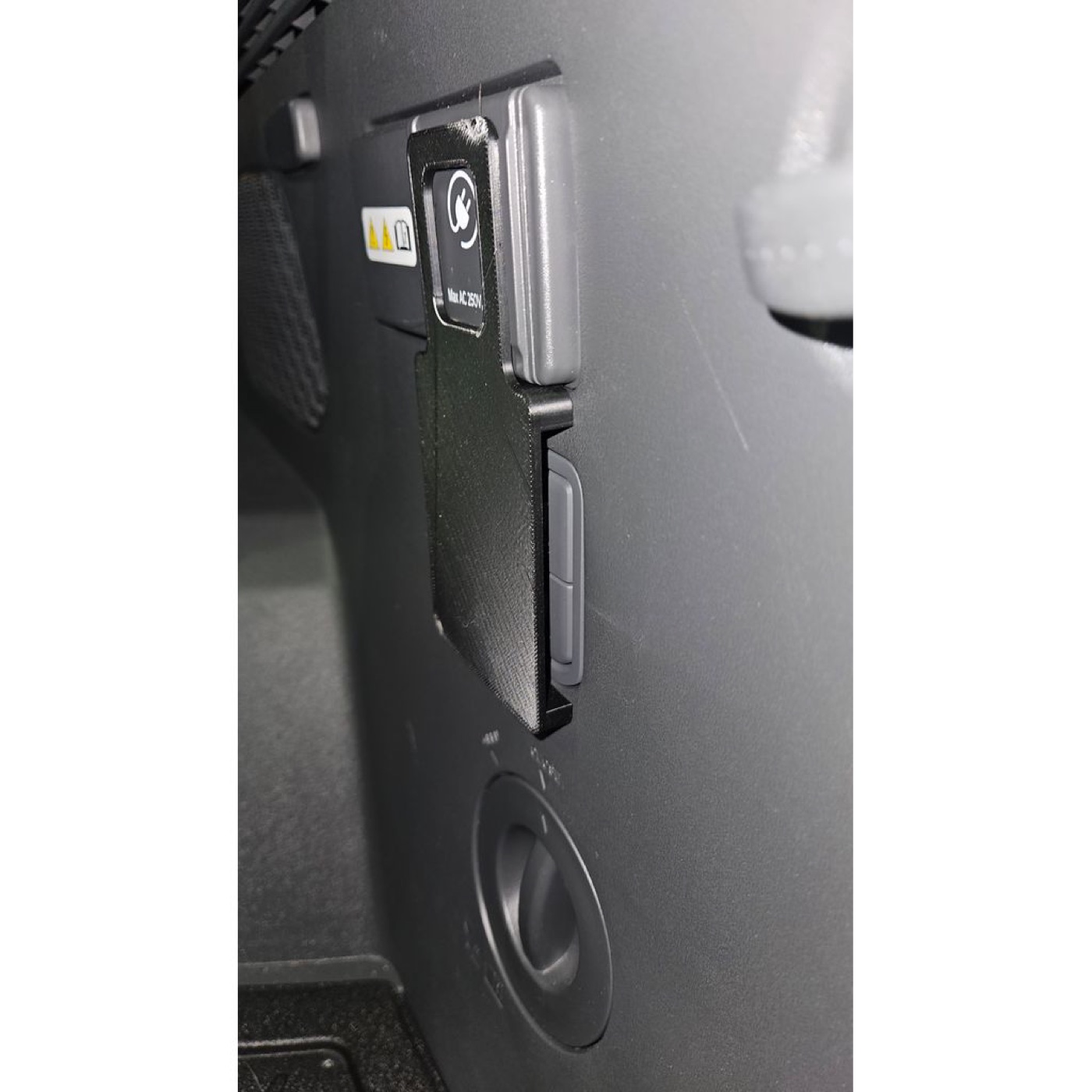 Kia EV9 Arka Koltuk Katlama Düğmesi Kapağı görsel 2