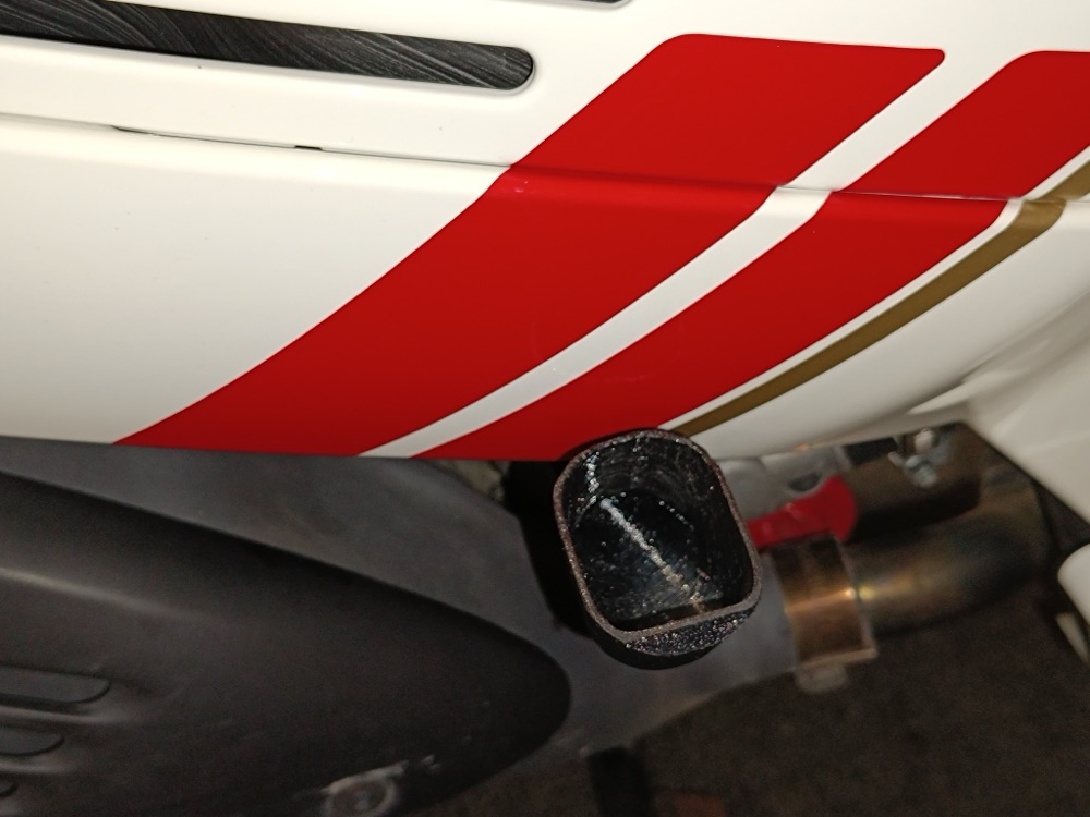 Vespa GTS HPE Yağ Hunisi görsel 4