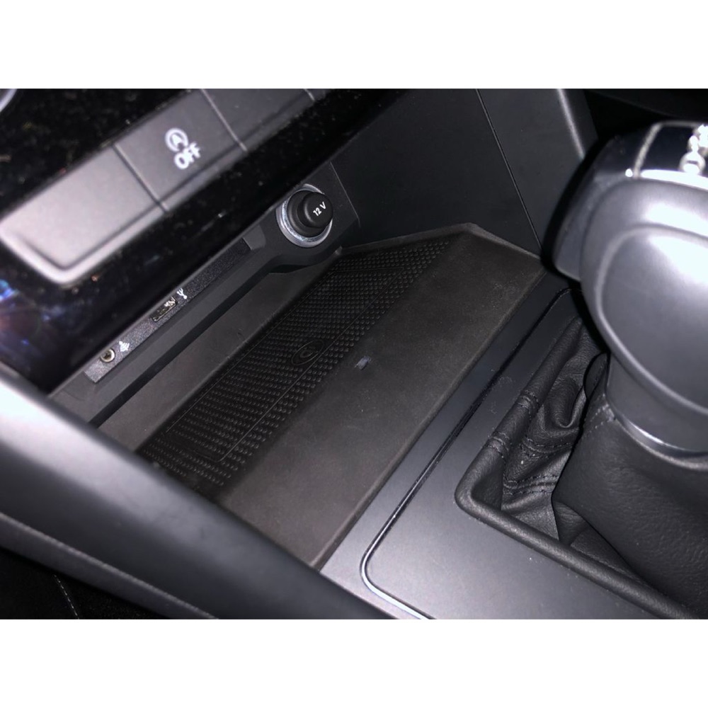 Volkswagen Touran İn-Bay İndüksiyon Şarj Pedi Açı Kiti görsel 2