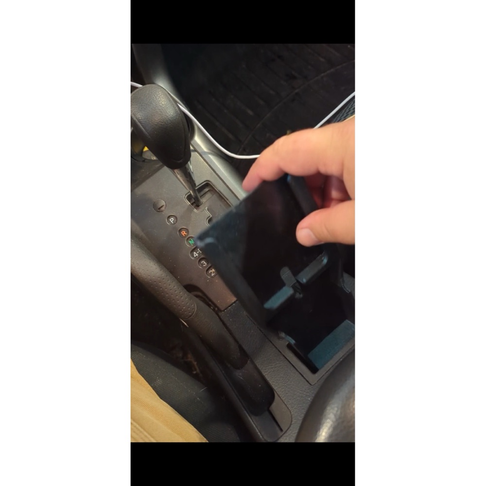 Toyota RAV4 Telefon Tutucu (3. Nesil)
