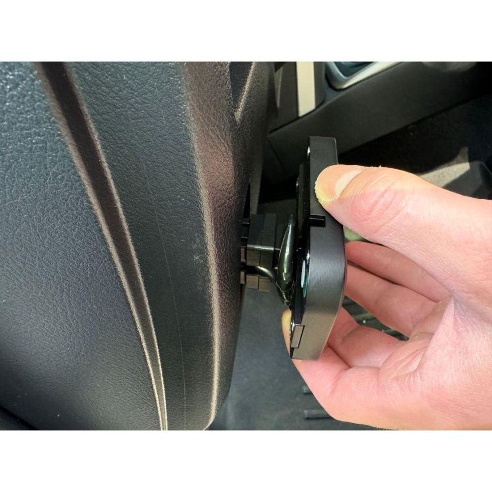 Toyota 4Runner Auxbeam RA60 6'lı Anahtar Paneli (Delme Gerektirmez) görsel 3