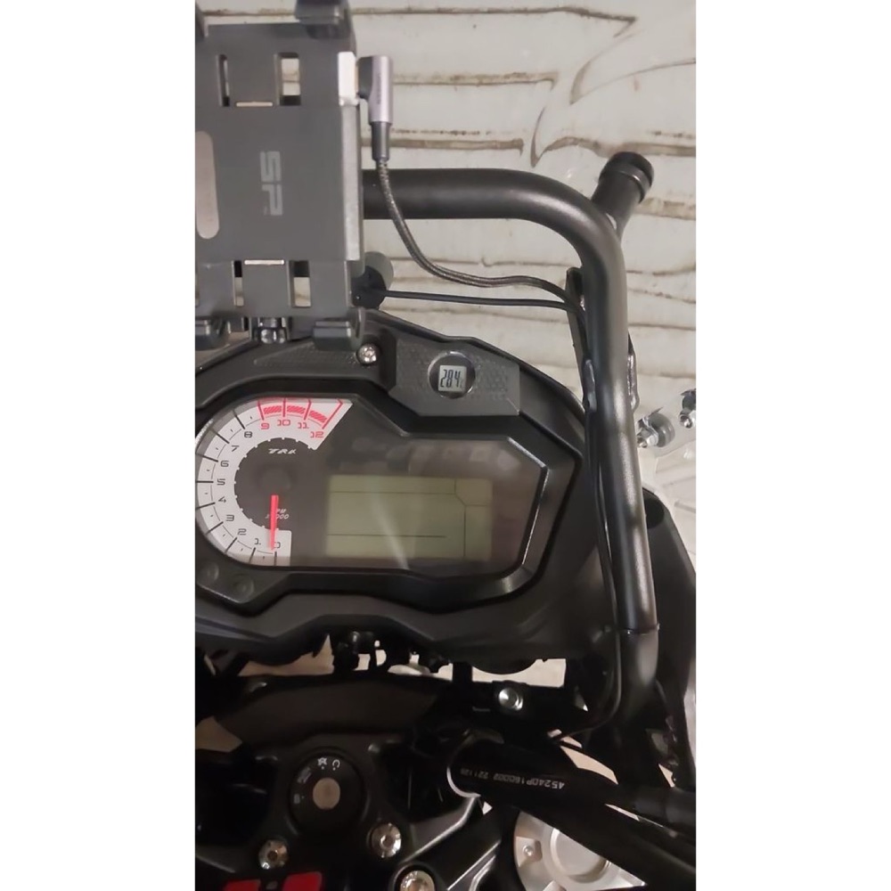 Benelli TRK 502X Sıcaklık Göstergesi Tutucusu görsel 3