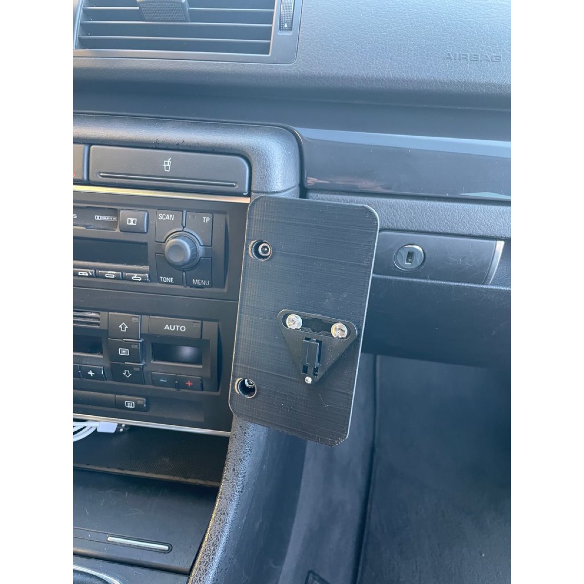 Audi A4 B6 Telefon Tutucu Adaptörü görsel 4