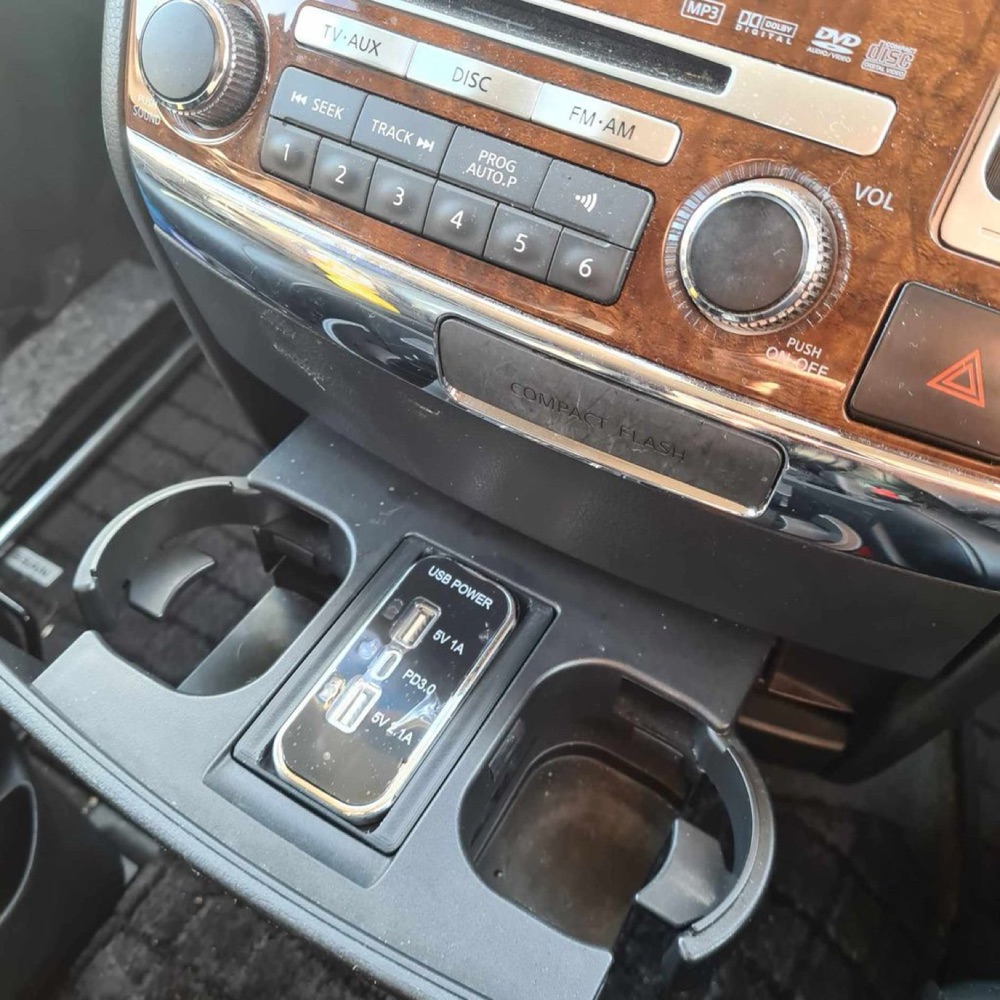 Nissan Elgrand ön kül tablası yuvası USB paneli görsel 4