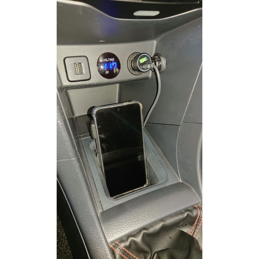 Suzuki Swift Sport ZC32 Telefon Standı - Kablosuz Şarj Yuvası görsel 3