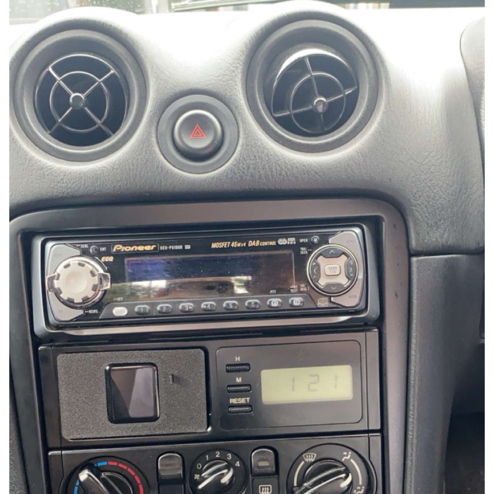 Mazda MX-5 Apple Watch Ekran Tutucusu görsel 3