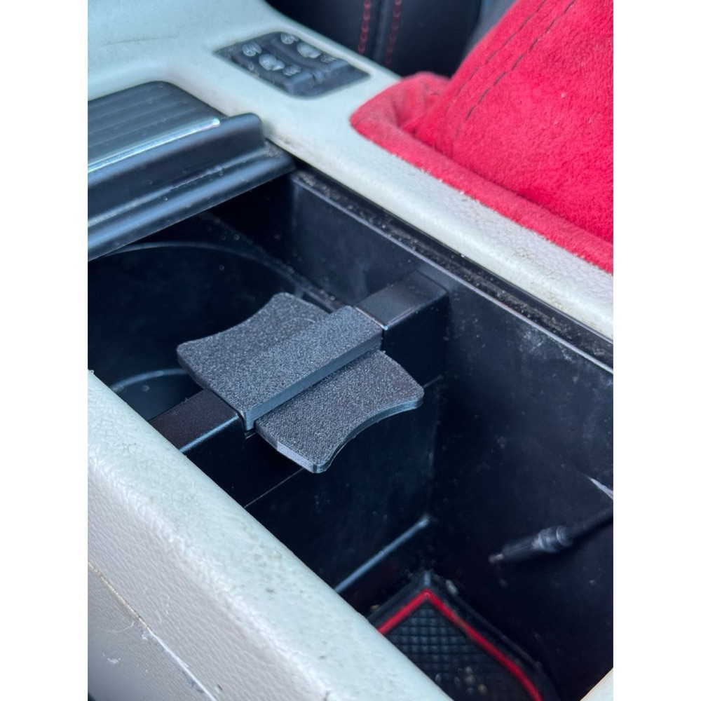 Subaru WRX Bardaklık Orta Klips Parçası görsel 3